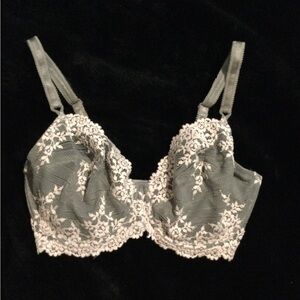 Wacoal Lace Bra in Gray and Cream